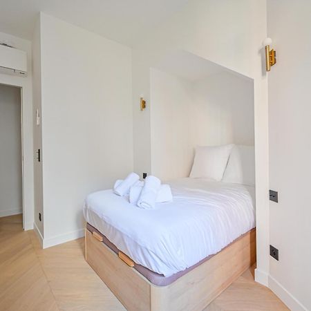 Sumptuous & Serene Parisian Flat Luaran gambar