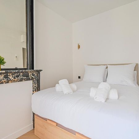 Sumptuous & Serene Parisian Flat Luaran gambar