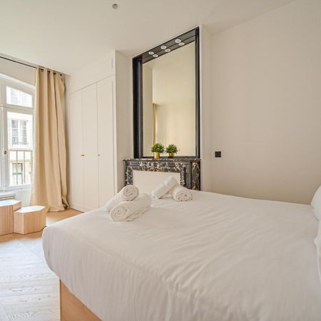 Sumptuous & Serene Parisian Flat Luaran gambar