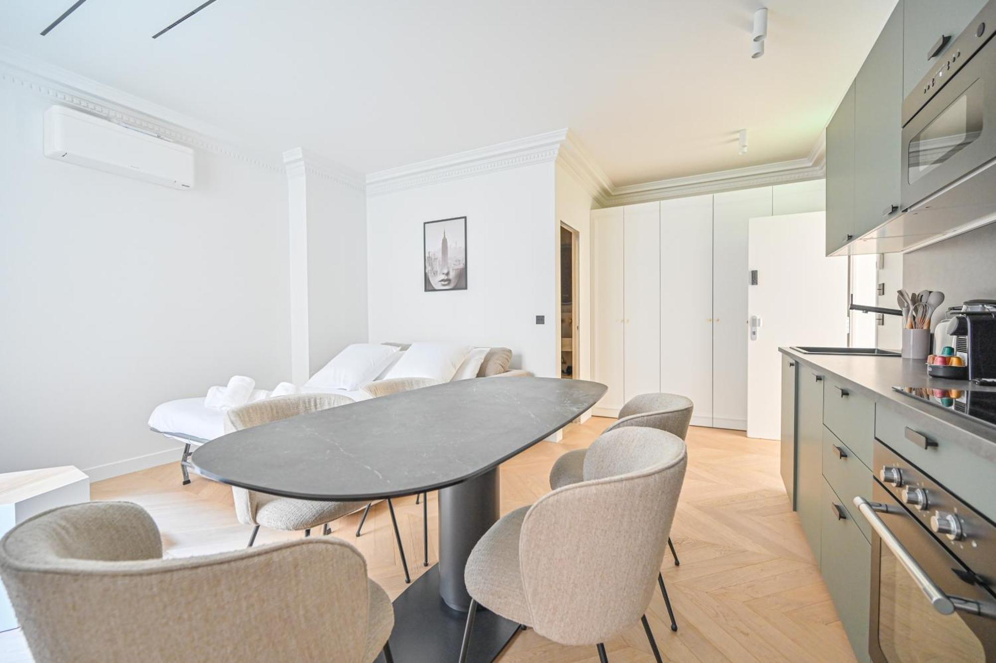 Sumptuous & Serene Parisian Flat Luaran gambar