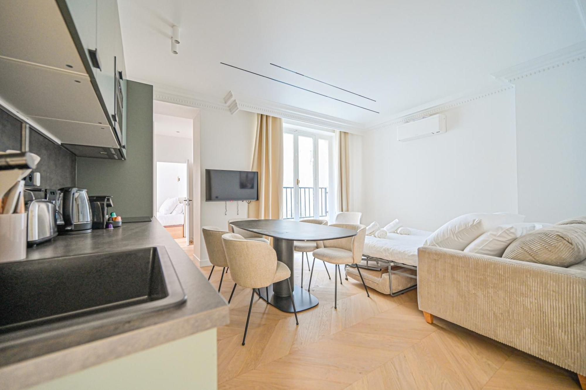 Sumptuous & Serene Parisian Flat Luaran gambar