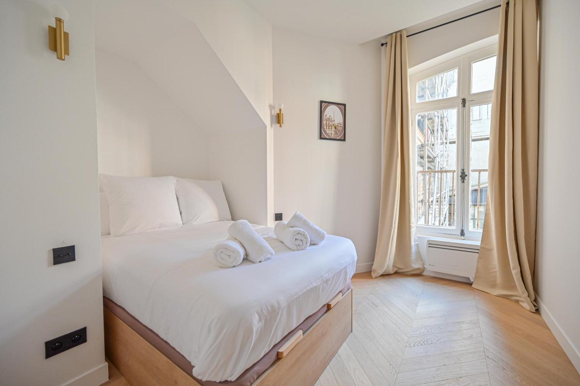 Sumptuous & Serene Parisian Flat Luaran gambar