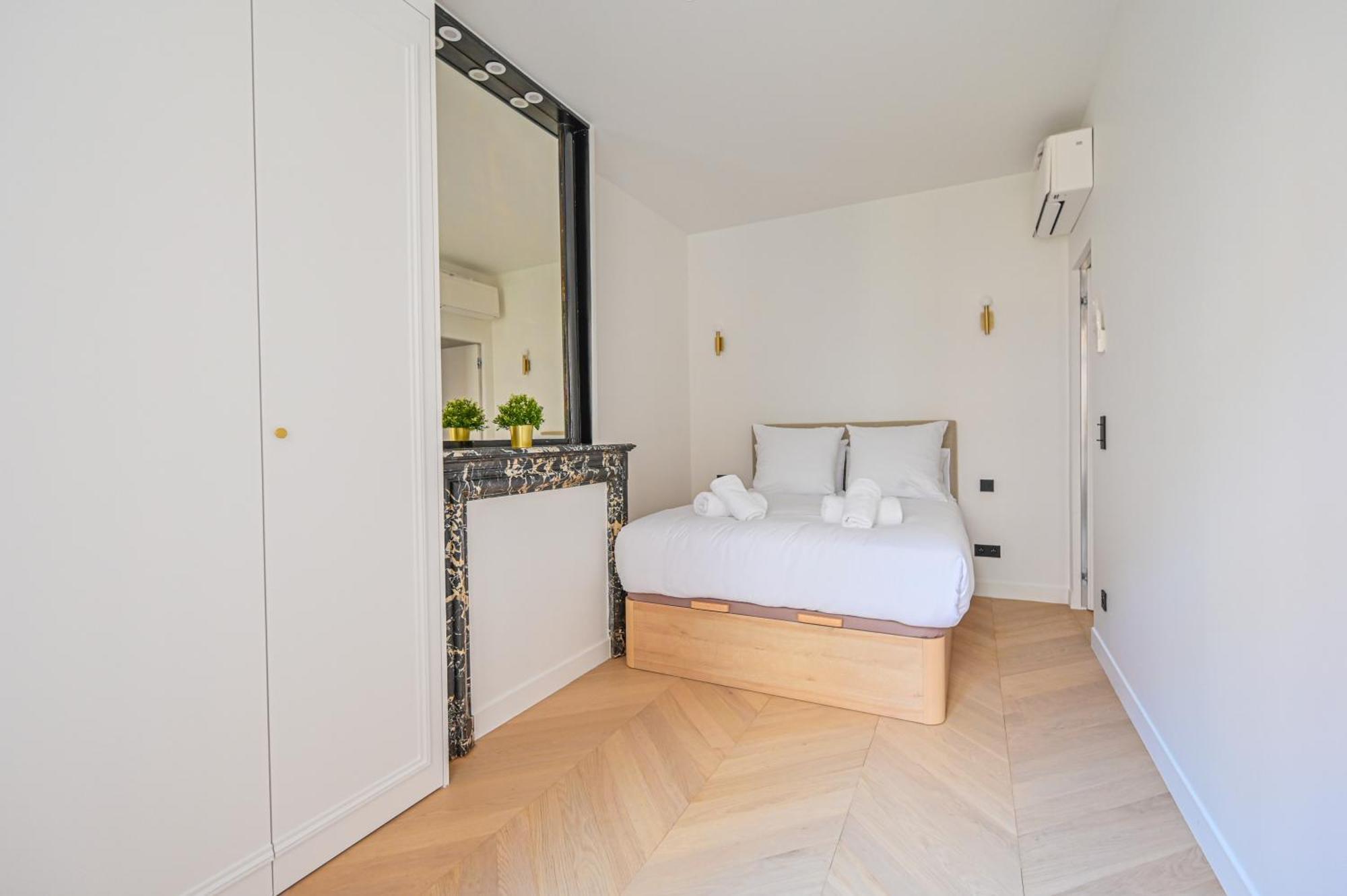 Sumptuous & Serene Parisian Flat Luaran gambar